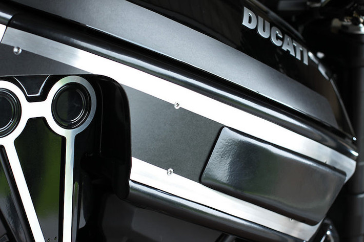 Kiểu dáng nguyên bản của XDiavel S đã hoàn toàn được Krugger thay đổi khi ông đã thiết kế cho chiếc xe bộ thân hoàn toàn mới. Ông đã tạo ra một bộ "khung" được làm từ nhôm đúc ốp hai bên thân xe, che đi thiết kế khung Trellis nguyên bản của XDiavel S và nằm dưới bình xăng mới với thiết kế góc cạnh hơn.