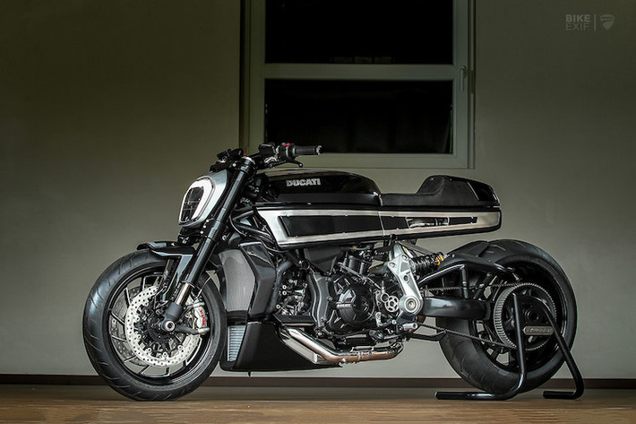 Ra mắt lần đầu vào năm 2010, dòng Ducati Diavel đã trở thành mẫu power cruiser hàng đầu trên thị trường với sức mạnh "cơ bắp" và trọng lượng nhẹ. Với sự ra mắt của phiên bản Ducati XDiavel, dòng xe này hiện đã có tổng cộng 5 phiên bản khác nhau. Để duy trì độ "hot" của Diavel, Ducati đã nhờ tới Fred "Krugger" Bertrand để tạo ra một chiếc môtô Ducati XDiavel S "hàng thửa".