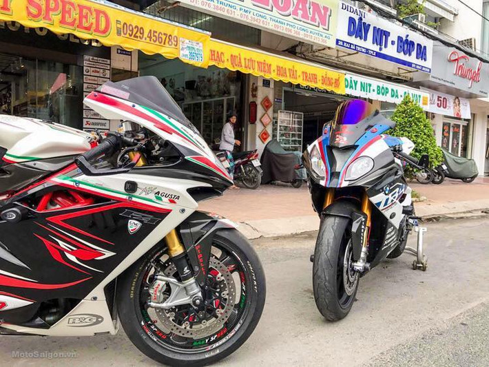 Cùng với nhiều chi tiết đắt giá khác như cùm phanh Brembo Rossi, khung phụ Motoholders, chảng ba Alpha Racing, đĩa phanh Alpha Racing..., tổng giá trị của chiếc S1000RR này đã lên tới con số gần 2 tỷ đồng, đã bao gồm giá chiếc xe nguyên bản là 700 triệu đồng. Như vậy, tổng giá trị của cặp đôi S1000RR và F4RR độ "hết bài" phải lên tới con số hơn 3 tỷ đồng.