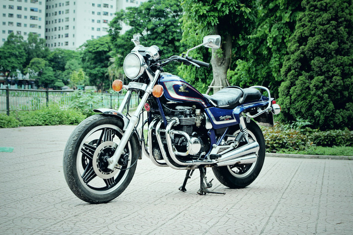 Từ năm 1979 tới năm 1985, Honda đã tạo ra dòng CB650 với vai trò là một phiên bản nhỏ hơn, rẻ hơn của CB750 cao cấp. Trong đó, những chiếc CB750 với động cơ SOHC chỉ được sản xuất tới năm 1981. Để kết thúc dòng xe này, phiên bản môtô Honda CB650 Luxury Custom (CB650LC) đã được Honda tung ra tại thị trường nội địa Nhật.