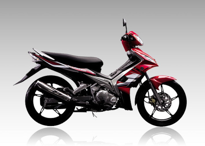 1. Exciter RC Edition 2005: Năm 2005 đánh dấu sự ra đời của dòng xe máy Yamaha Exciter tại thị trường Việt Nam. Ở thế hệ đầu tiên này, Yamaha Việt Nam tung ra Exciter với 4 màu xanh, đỏ, bạc và tím. Liên doanh Nhật Bản cũng giới thiệu thêm phiên bản đặc biệt RC với 2 màu đỏ và ánh kim.