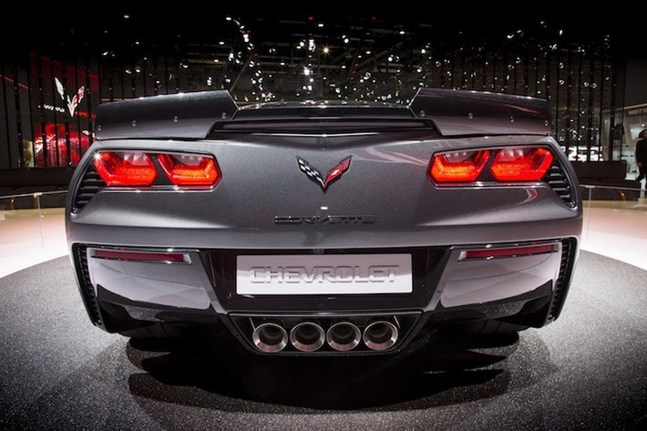 Tại Mỹ, Chevrolet Corvette Grand Sport có giá khởi điểm từ 66.445 USD (tương đương 1,51 tỷ đồng). Đây là một mức giá khá rẻ nếu so với một số đối thủ tương tự tới từ châu Âu, chẳng hạn như Porsche 911R hay 911 GT3. Giống như các năm trước, gần như chắc chắn Corvette Grand Sport sẽ chỉ xuất hiện tại thị trường Việt Nam dưới dạng tạm nhập tái xuất và không được phân phối chính thức.