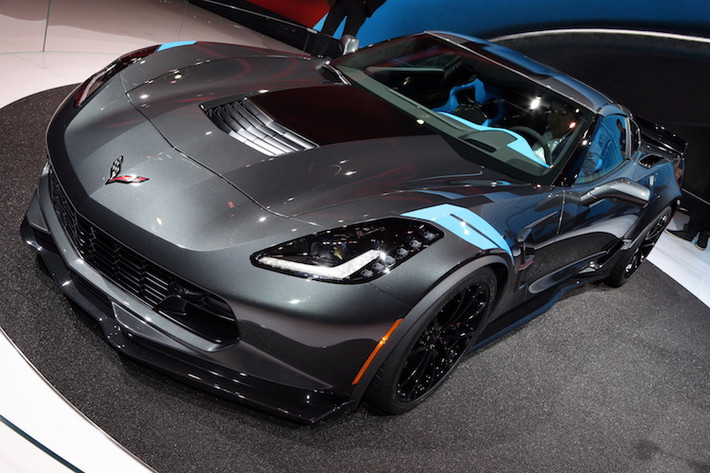 Được ra mắt lần đầu tại triển lãm Geneva năm ngoái, Corvette Grand Sport là phiên bản nâng cấp của chiếc Corvette C7 Stingray đã từng được Chevrolet Việt Nam trưng bày cách đây 2 năm, với mục tiêu hướng tới trải nghiệm lái "thuần chất" của một mẫu xe thể thao cổ điển. Hiện tại, phiên bản này nằm giữa Corvette C7 thường và bản hiệu năng cao Z06.