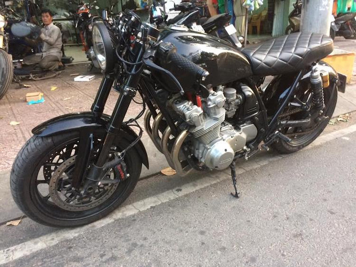Ra mắt lần đầu vào năm 1969, mẫu môtô Honda CB750 dù mang kiểu dáng naked bike phổ thông nhưng vẫn được mệnh danh là siêu môtô (superbike). Nó đã giúp "phổ cập hóa" kết cấu động cơ 4 xi-lanh thẳng hàng đặt ngang khung tới giờ vẫn rất phổ biến trên các superbike. Ngày nay, CB750 đã trở thành một trong những mẫu xe hoàn hảo để độ lại.