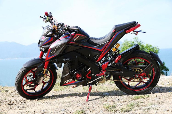 Trước đây đã từng được bán ở Thái Lan với tên gọi M-Slaz và Indonesia với tên Xabre, mẫu naked bike côn tay Yamaha TFX150 đã chính thức được Yamaha Việt Nam phân phối vào năm 2016. Sau khi bán ra, mẫu xe này đã "nối tiếp" chiếc FZ150i trước đó và trở thành sự lựa chọn của nhiều bạn trẻ tại Việt Nam.