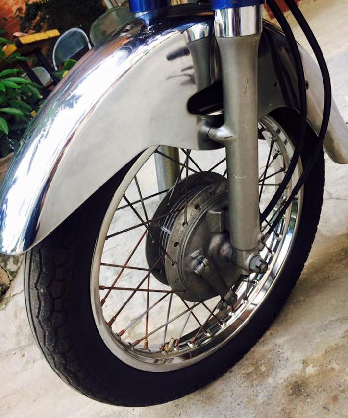 Về các thông số kỹ thuật, YD250 khá tương đồng với đối thủ CD200 Benly của Honda. Xe có chiều dài 2065 mm, rộng 745 mm và cao 1090 mm. Cả 2 bánh xe đều sử dụng vành nan sắt mạ 17 inch cùng phanh đùm, với cỡ lốp trước sau lần lượt 3.0 và 3.25 inch. Giảm xóc trước và sau của YD250 đều có dạng ống lồng.
