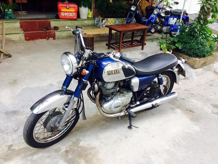 Còn được bán với phiên bản nhỏ hơn là YD125, tuy nhiên mẫu xe côn tay Yamaha YD250 chưa bao giờ được thành công như đối thủ. Được ra mắt vào năm 1986, tuy nhiên YD125 và YD250 đã bị "khai tử" chỉ sau vài năm, trong khi đối thủ Honda CD còn được sản xuất tới những năm đầu Thế kỷ 20. Hiện nay, dòng xe này đã trở thành "hàng hiếm" không chỉ trên Thế giới mà còn cả ở Việt Nam.