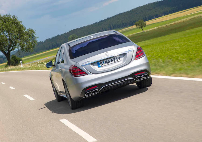 Hiện tại hãng xe ôtô Mercedes chưa công bố giá và thời điểm bán ra của S63 AMG 4MATIC mới. Tuy nhiên nhiều khả năng giá bán của xe tại Mỹ sẽ nằm trong khoảng 150.000 USD (tương đương 3,41 tỷ đồng).