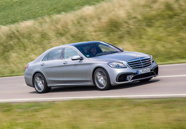 Đây là động cơ hiện đang được Mercedes sử dụng cho toàn bộ các phiên bản AMG 63, cùng với siêu xe AMG GT. Dù có dung tích nhỏ hơn so với động cơ 5.5l V8 nhưng máy 4 lít của S63 AMG mới lại mạnh hơn hẳn so với mức 580 PS của phiên bản cũ. Sức mạnh của động cơ truyền tới 4 bánh xe thông qua hệ thống dẫn động 4 bánh biến thiên 4MATIC+, giúp chiếc xe có thể tăng tốc từ 0-100 km/h chỉ trong 3,5 giây.