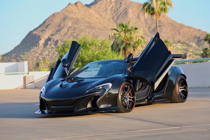 Để có thể trang bị "full bài" widebody Liberty Walk cho "xế cưng" của mình, chủ nhân siêu xe 650S Spider sẽ phải bỏ ra 42.380 USD (tương đương 959 triệu đồng), chưa bao gồm tiền vận chuyển và công lắp đặt. Để tiết kiệm chi phí, họ có thể lựa chọn widebody bằng sợi thủy tinh gia cường thay vì sợi carbon, với giá "chỉ" 34.000 USD (770 triệu đồng).