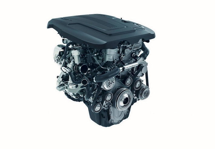 Ở bên dưới nắp ca-pô, F-Pace sẽ được trang bị tổng cộng 2 loại động cơ 4 xi-lanh thẳng hàng tăng áp 2.0l nhưng có 5 mức cấu hình khác nhau. Trong đó, 2 phiên bản chạy xăng có mức công suất 249 PS/365 Nm và 300 PS/400 Nm. Những phiên bản động cơ diesel gồm 150 PS/380 Nm, 180 PS/430 Nm và 240 PS/500 Nm.