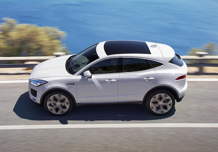 Ở phiên bản mạnh mẽ nhất, E-Pace có khả năng tăng tốc từ 0-100 km/h trong 6,4 giây. Thời gian tăng tốc này hơi chậm do E-Pace có trọng lượng khá nặng. Dù đã có thân xe bằng nhôm nhưng phiên bản dẫn động cầu sau của xe đã nặng tới 1,7 tấn, trong khi bản dẫn động 4 bánh kèm đầy đủ tùy chọn nặng tới 1,9 tấn.