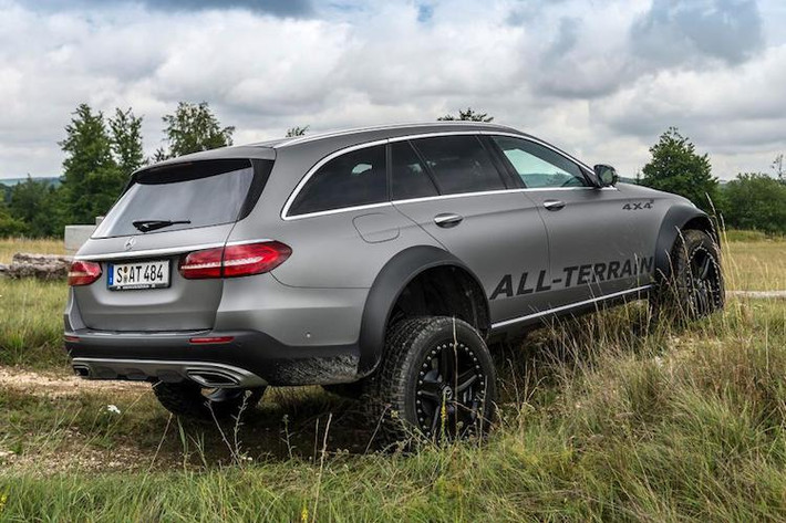 Dù chỉ là một mẫu xe ý tưởng và có thiết kế "điên rồ", nhưng Mercedes vẫn đang có ý định sản xuất hàng loạt E-Class All-Terrain 4x4² với số lượng rất nhỏ, do chiếc xe đã được những người yêu xe Mercedes-Benz hưởng ứng nhiệt liệt.
