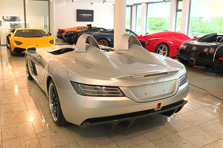Chỉ có những người đã sở hữu một chiếc SLR trước đó mới có quyền mua phiên bản đặc biệt này. Khi còn được bán ra, giá của nó cũng không rẻ khi lên tới 1 triệu USD/chiếc. Mức giá này biến SLR Stirling Moss trở thành một trong những siêu xe Mercedes đắt nhất, bên cạnh dòng CLK GTR và chiếc AMG Project One sắp ra mắt.