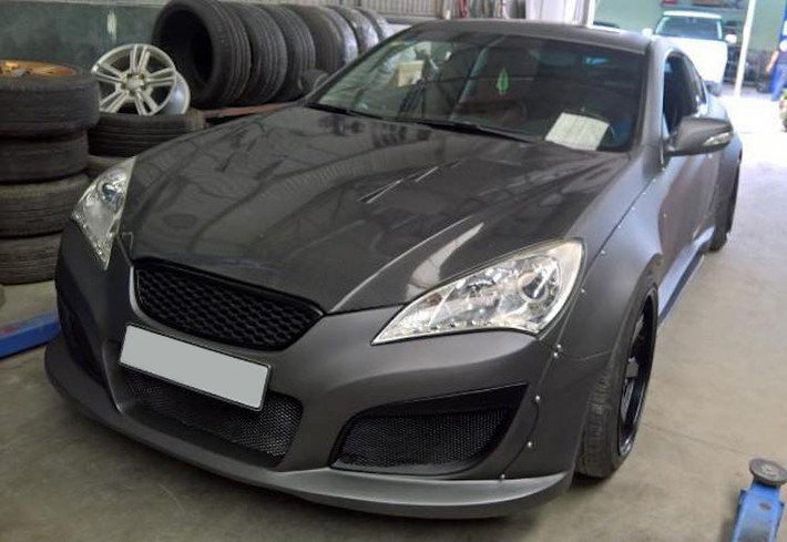 Tại Việt Nam, dù không phổ biến như các dòng xe Hyundai khác nhưng nếu xét ở phân khúc xe thể thao, những chiếc ôtô Hyundai Genesis Coupe có số lượng khá lớn do có giá bán hợp lý, dẫn động cầu sau, kiểu dáng đẹp và động cơ dễ độ. Trong đó, một trong những cách chơi được người dùng xe Genesis Coupe ưa chuộng đó là độ lại bodykit thể thao.