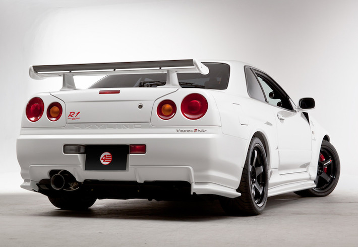 Mỗi chiếc GT-R R-Tune được dựa trên một phiên bản thể thao khác của dòng Skyline GT-R là V-Spec II Nur, ra mắt vào tháng 11/2011 với số lượng chỉ 718 chiếc. Với những chủ nhân sở hữu Skyline GT-R V-Spec II Nur muốn chiếc xe có hiệu năng "khủng" hơn nữa, Nissan đã đưa ra gói nâng cấp R-Tune với mức giá lên tới 30.000 Bảng Anh vào thời điểm đó.