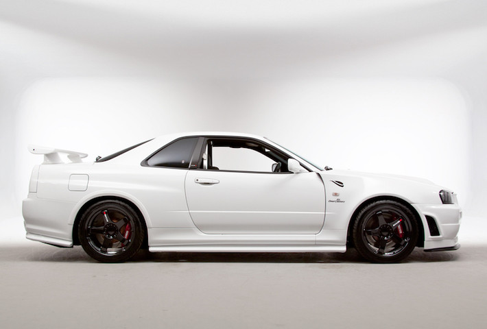 Ở thế hệ Skyline GT-R R34, 2 phiên bản đắt nhất và hiếm nhất dòng GT-R đã được tạo ra là Z-Tune. Trong đó, phiên bản Z-Tune là chiếc GT-R đắt nhất, hiếm nhất khi chỉ có 20 chiếc được chế tạo và hiện có giá bán lên tới nửa triệu USD/chiếc. Dù có số lượng nhiều hơn Z-Tune, tuy nhiên Nissan Skyline GT-R R-Tune vẫn là "hàng độc" khi chỉ có từ 25 tới 30 chiếc trên Thế giới.