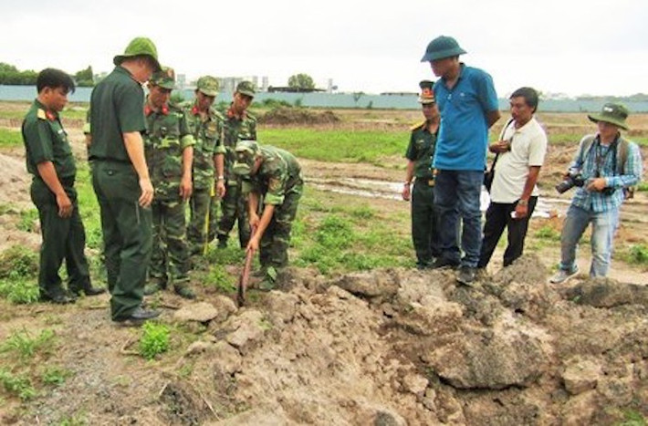 Công binh đã bắt đầu tìm kiếm và dự kiến sẽ đào sâu 1,5 m để tìm mộ.
