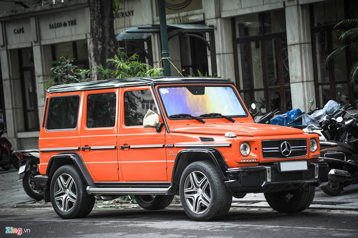 Bộ sưu tập màu sơn nổi loạn – Crazy Color Edition được Mercedes trình làng dành riêng cho 2 phiên bản G63 và G65 AMG hồi tháng 2/2015. Có 5 màu khác nhau bao gồm đỏ cà chua, xanh cốm, tím, vàng và cam. Tại Việt Nam hiện nay, có một chiếc xe SUV Mercedes G63 AMG thuộc phiên bản này với màu đỏ cà chua.