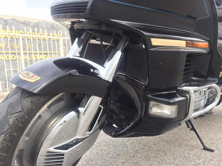 Có công suất tối đa 100 mã lực, tuy nhiên động cơ này đem tới cho Goldwing GL1500 mô-men xoắn rất lớn là 150 Nm. Xe được trang bị hộp số 5 cấp và có số lùi vận hành bằng điện. Dù có trọng lượng lên tới 360 kg nhưng chiếc xe vẫn có thể đạt vận tốc tối đa lên tới 159 km/h.