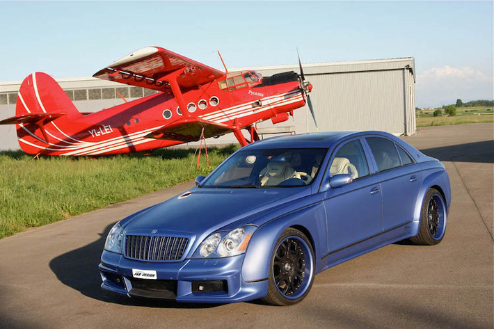 Hiện nay, thương hiệu xe siêu sang Maybach đã trở thành một phiên bản của dòng S-Class của Mercedes. Tuy nhiên trong thập niên đầu Thế kỷ 21, Maybach đã từng là một hãng xe độc lập với 2 dòng xe siêu sang Maybach 57 và 62. Dựa trên cơ sở chassis S-Class, những chiếc Maybach không thành công về mặt thương mại.