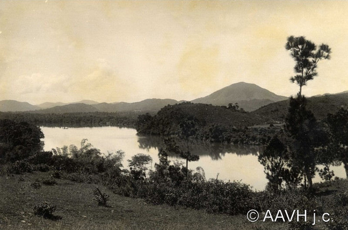 Sông Hương nhìn từ đồi Vọng Cảnh, 1930.