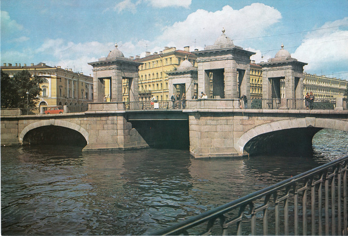 Cầu Lomonosov (cầu Chernyshov cũ) bắc qua sông Fontanka, xây dựng năm 1785 - 1787.