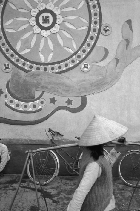 Tranh tường của một ngôi chùa, 11/3/1990. Ảnh: Magnumphotos.com