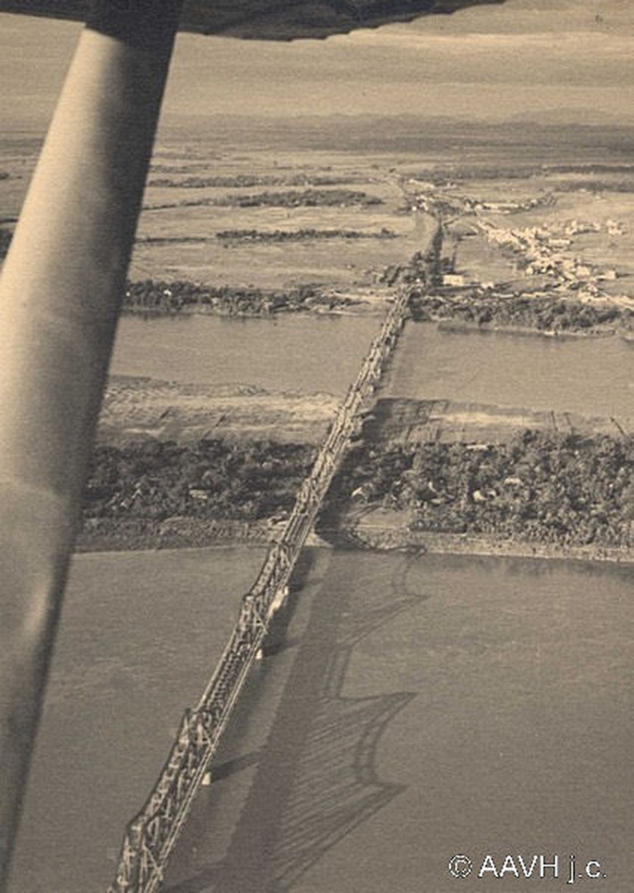Cầu Paul Doumer hay cầu Long Biên năm 1932. Ảnh: Aavh.org