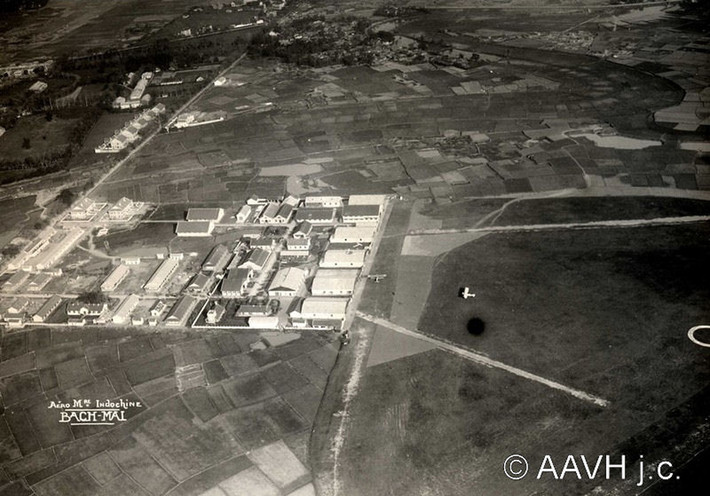 Một góc nhìn khác về sân bay Bạch Mai, 1932. Ảnh: Aavh.org