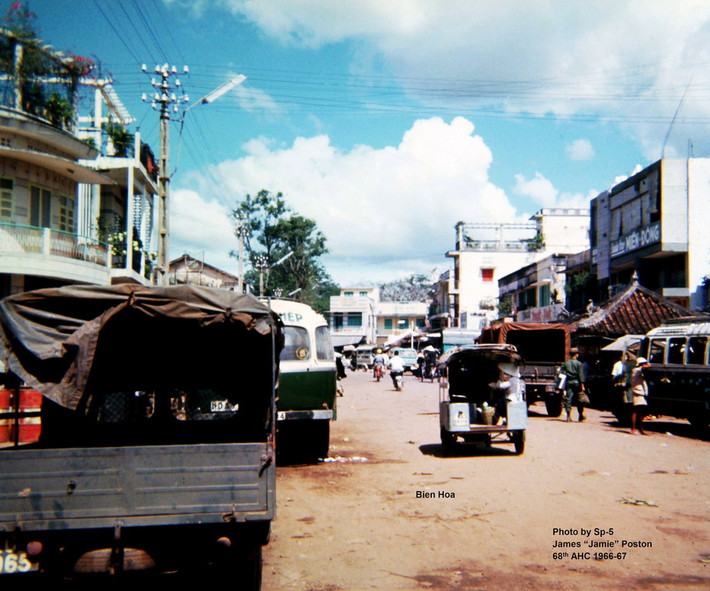 Trên đường Lê Thánh Tôn.