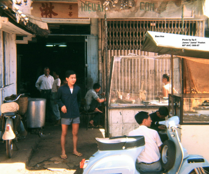 Quán ăn vỉa hè ở Biên Hòa.