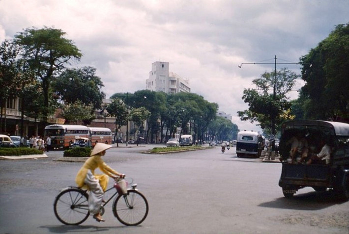Đại lộ Hàm Nghi.