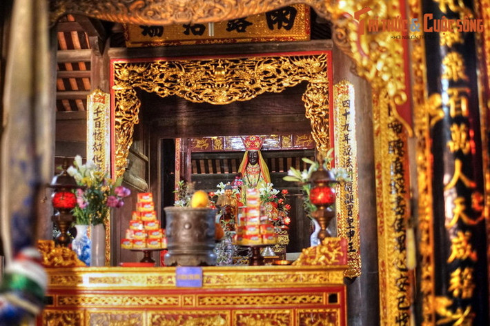 4. Tục thờ Tứ Pháp. Về tín ngưỡng, nét đặc biệt của chùa Dâu là ngôi chùa này thờ Tứ pháp, gồm Pháp Vân, Pháp Vũ, Pháp Lôi, Pháp Điện. Đây là một hệ thống thờ tự độc đáo mang đặc trưng của dòng thiền xứ Kinh Bắc cổ xưa.