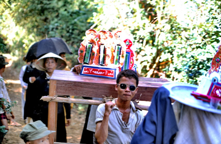 Một đám tang ở Quảng Trị. Ảnh: Edward Palm.