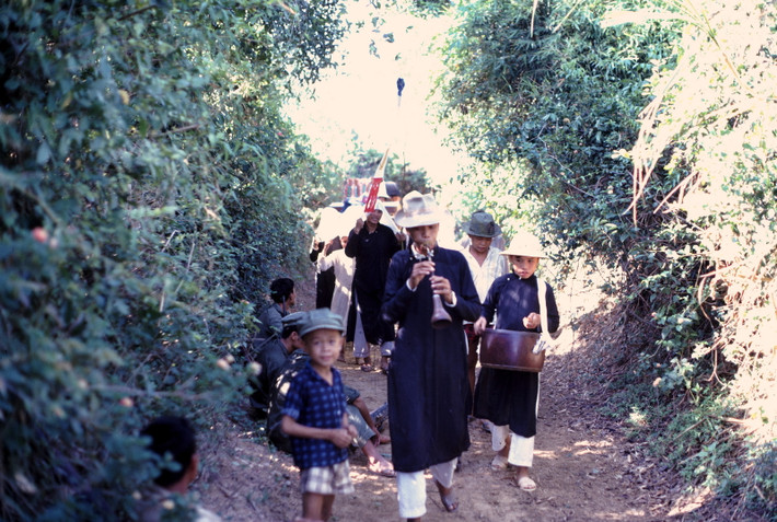 Các nhạc công trong đám tang. Ảnh: Edward Palm.