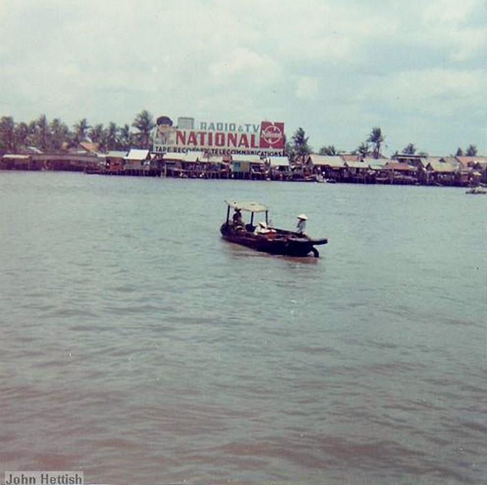 Đò ngang Sài Gòn - Thủ Thiêm.