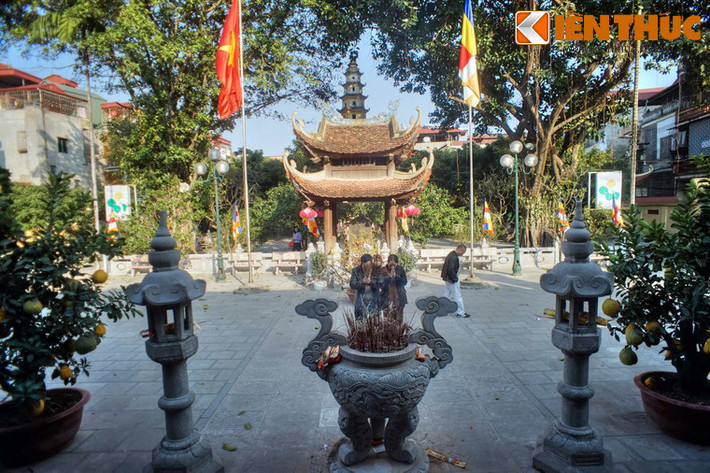 Nằm trong ngõ Liên Phái, phố Bạch Mai, phường Cầu Dền, quận Hai Bà Trưng, chùa Liên Phái là một ngôi chùa cổ có giá trị lịch sử và kiến trúc đặc biệt của kinh thành Thăng Long xưa...