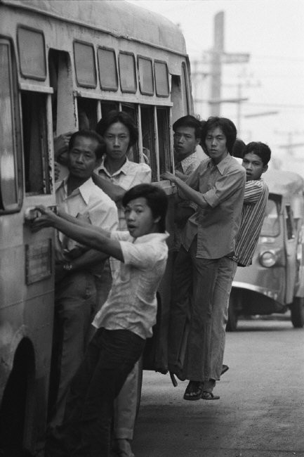 Đây là cảnh tượng tiêu biểu cho hệ thống giao thông bị quá tải ở Bangkok thập niên 1970. Ảnh: Hiroji Kubota/ Magnum Photos.