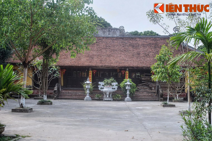 Nằm ở thôn Hương Lãng, xã Minh Hải, huyện Văn Lâm, tỉnh Hưng Yên, chùa Hương Lãng, còn gọi là chùa Lạng là một trong những ngôi chùa có lịch sử lâu đời nhất Việt nam. Tương truyền, chùa do Thái hậu Ỷ Lan cho xây dựng vào thời Lý, khoảng năm 1115.