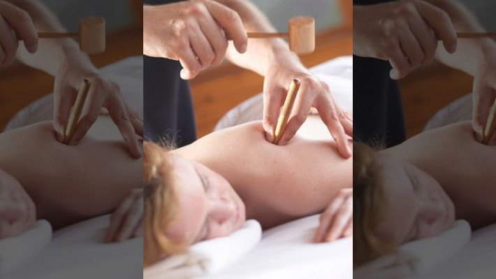 Mát xa bằng búa: Còn có tên gọi khác là liệu pháp Manaka, mát xa bằng búa kết hợp giữa châm cứu, thảo dược và một chút tay nghề “làm mộc” của người thợ mát xa. Một lần mát xa kéo dài khoảng 50 phút, dụng cụ là một cây búa nhỏ bằng gỗ và một dụng cụ châm cứu cũng bằng gỗ. Liệu pháp spa này sẽ giúp khách du lịch hết mệt mỏi.