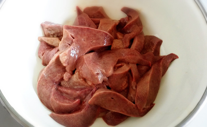 Gan động vật nào cũng là bộ phận chứa nhiều vitamin A tự nhiên nhất. Vitamin A tự nhiên có tác dụng hỗ trợ tiêu hóa, giữ cho các cơ quan sinh dục, sinh sản mạnh khỏe và cũng là một chất chống oxy hóa mạnh trong cơ thể. Ảnh: Wordpress.