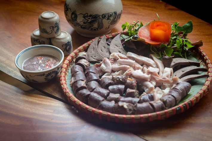 Không thể phủ nhận những giá trị dinh dưỡng của nội tạng lợn nhưng không phải là không có hạn chế. Hầu hết thịt nội tạng đều chứa nhiều cholesterol. Gan lợn có thê chứa những độc tố từ thuốc hoặc các hóa chất khác, tốt nhất là nên ăn gan của động vật ăn cỏ vì những loại này không có kháng sinh hoặc hormone. Ảnh: Yellowpages.
