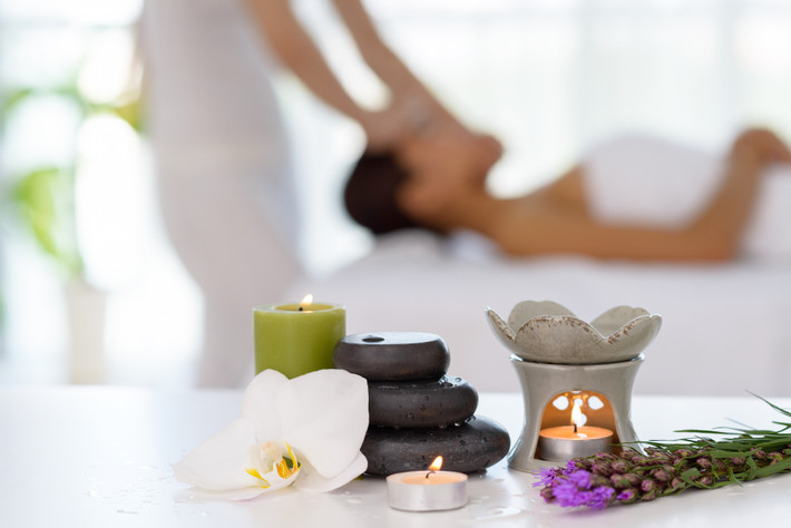 Đặt lịch chăm sóc da ở spa: Nếu cần tìm một lý do gì đó để nuông chiều bản thân thì ngày lễ tình nhân là một thời điểm rất hợp lý.