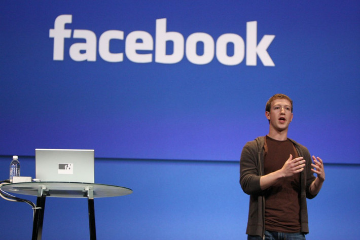 Năm 2011, giám đốc điều hành Facebook Mark Zuckerberg quyết định thử thách bản thân bằng một chế độ ăn uống lạ lùng. Theo một bài báo trên trang Fortune, tuy là người nổi tiếng và có tầm ảnh hưởng lớn trên thế giới nhưng bữa trưa của Mark thường là đồ hay, nếu ăn mặn chỉ ăn thịt động vật mình tự giết mổ. Mark từng tự mình thịt dê, lợn và gà.