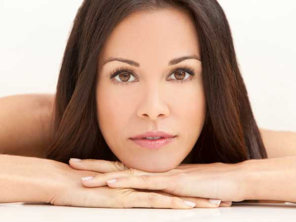 Làn da thiếu sức sống: Thường thì khi thiếu protein, vết thương chậm lành, làn da trông nhợt nhạt và khô. Các mô cần protein để sửa chữa. Vì vậy, nếu thiếu protein thì sẽ gây các bệnh về da. Da nhợt nhạt còn có thể là dấu hiệu thiếu sắt.
