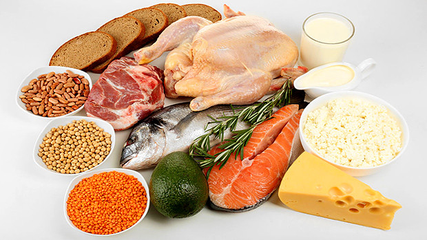 Cách tốt nhất để bổ sung protein là gì? Thịt là nguồn bổ sung protein tốt nhưng không nên ăn quá nhiều thịt đỏ vì chúng có chưa nhiều chất béo bão hòa. Ngoài thịt đỏ thì nên ăn thêm thịt lợn, thịt gia cầm cũng như cá, trứng, đậu, các loại hạt, phô mai.