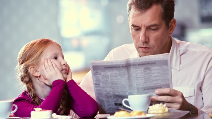 Rất nhiều phụ nữ bị gò bó trong suy nghĩ phải tìm được người đàn ông giống với bố của mình, bất chấp đó là giống những đặc tính xấu như nóng tính, không đáng tin cậy, cư xử không tốt. Ho cho rằng đó cũng là một cách để họ sửa sai thành đúng đối với những gì họ đã phải chịu đựng từ thời thơ ấu.