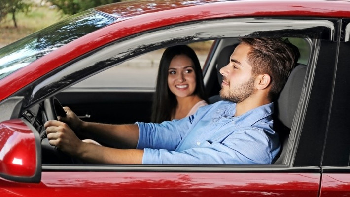 Nếu bạn nghĩ mình đang yêu nhầm người thì có một lý do cần xem xét là có thể bạn đang lựa chọn đàn ông dựa trên những tiêu chí sai lầm, chẳng hạn như bạn coi trọng hình thức, tiền bạc, xe cộ…hơn những đặc điểm quan trọng như tính cách, giá trị, đạo đức, niềm tin…Khi xác định đúng các tiêu chí, bạn sẽ biết người đàn ông nào với mình mới là quan trọng.