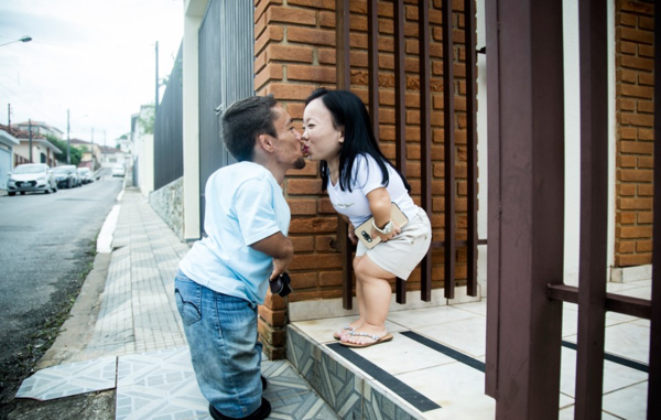 Mặc dù các bác sĩ đã thuyết phục cặp đôi người lùn này không nên có con để tránh nguy hiểm nhưng họ cương quyết không nghe.